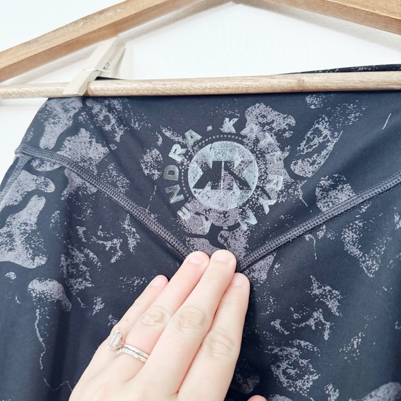 Gymshark x Kendra Kathryn collab leggings size small - Picture 4 of 5